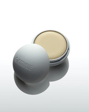 Cosmetic compact with cream